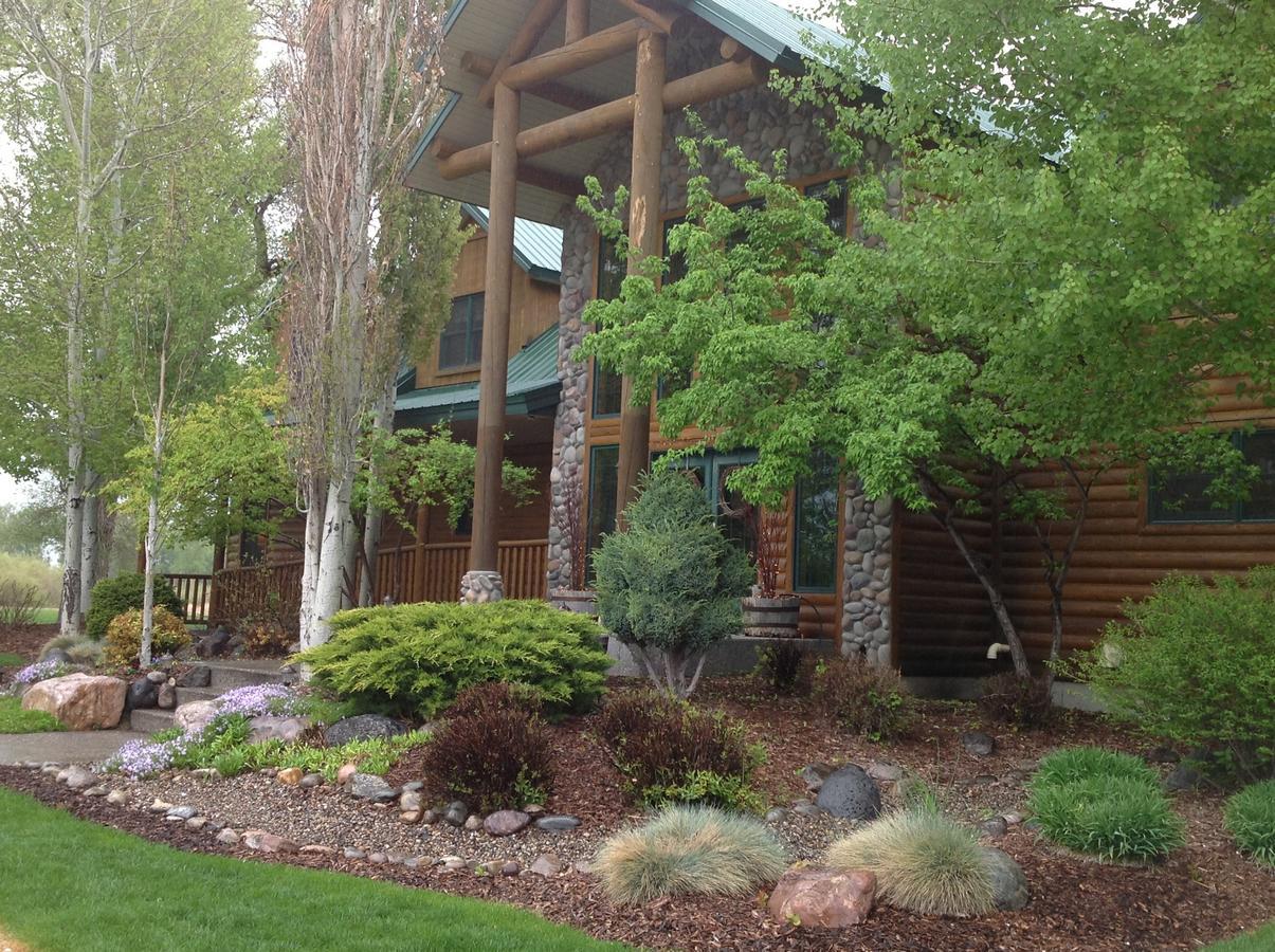 Blue Heron Inn Bed And Breakfast Rexburg Exterior photo