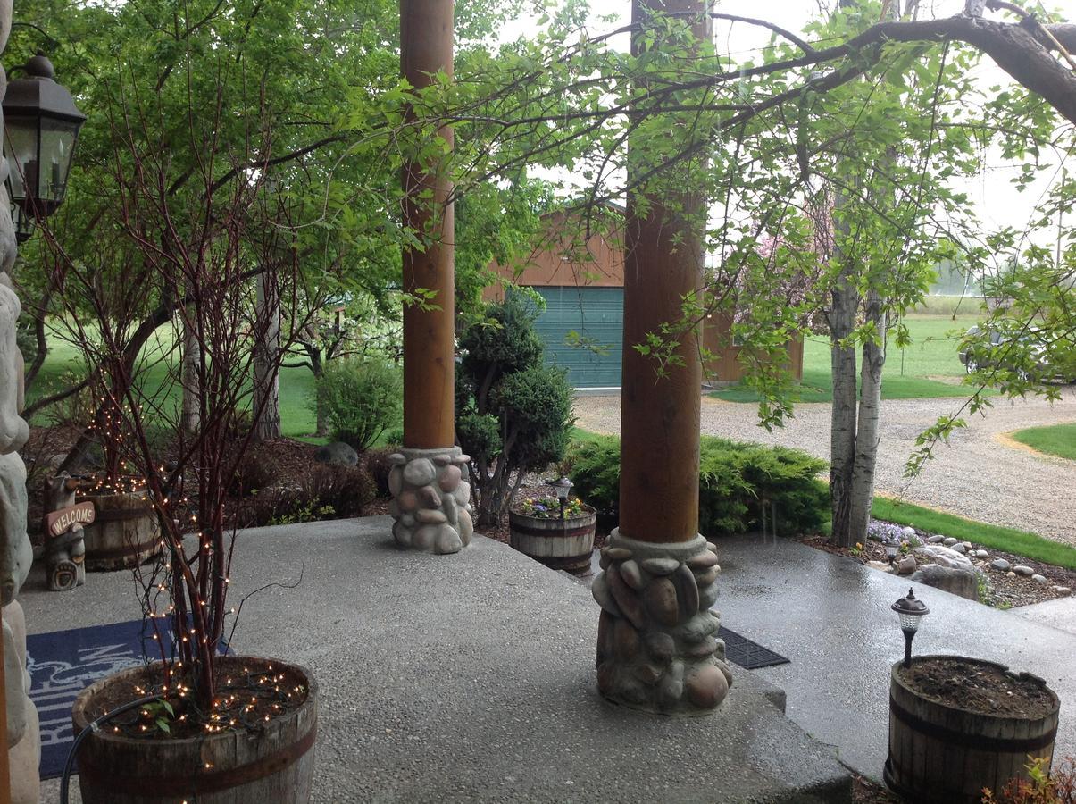 Blue Heron Inn Bed And Breakfast Rexburg Exterior photo
